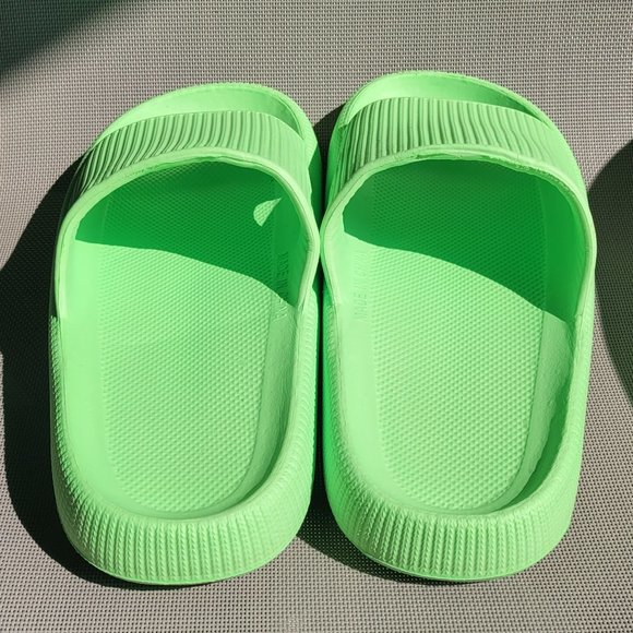 Cloud Cushion Cozi Slides Size 7.5 to 8 LNWOT - Picture 11 of 13